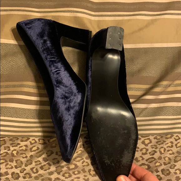 Navy heels - Picture 3 of 3